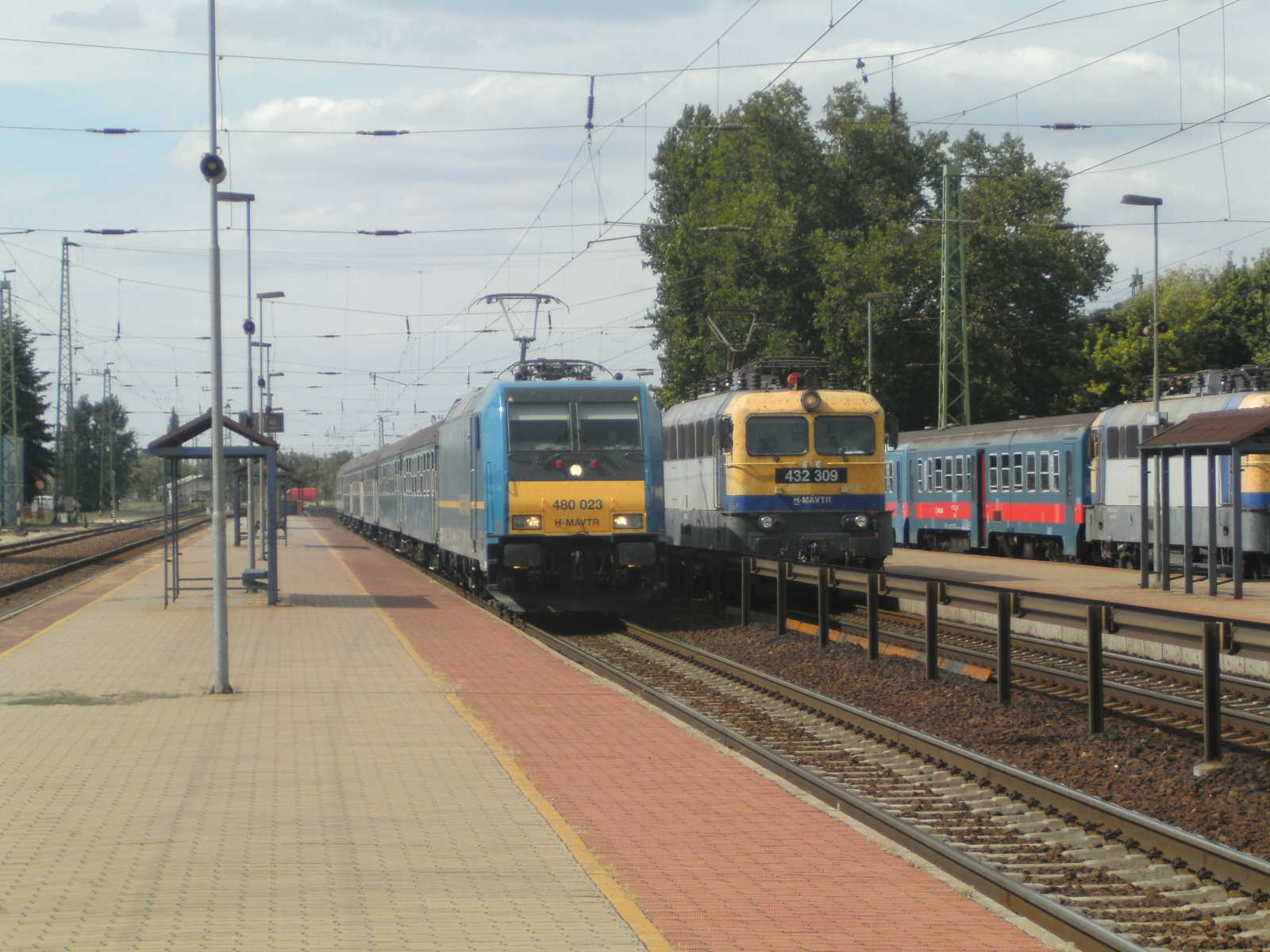 480 023+432 309