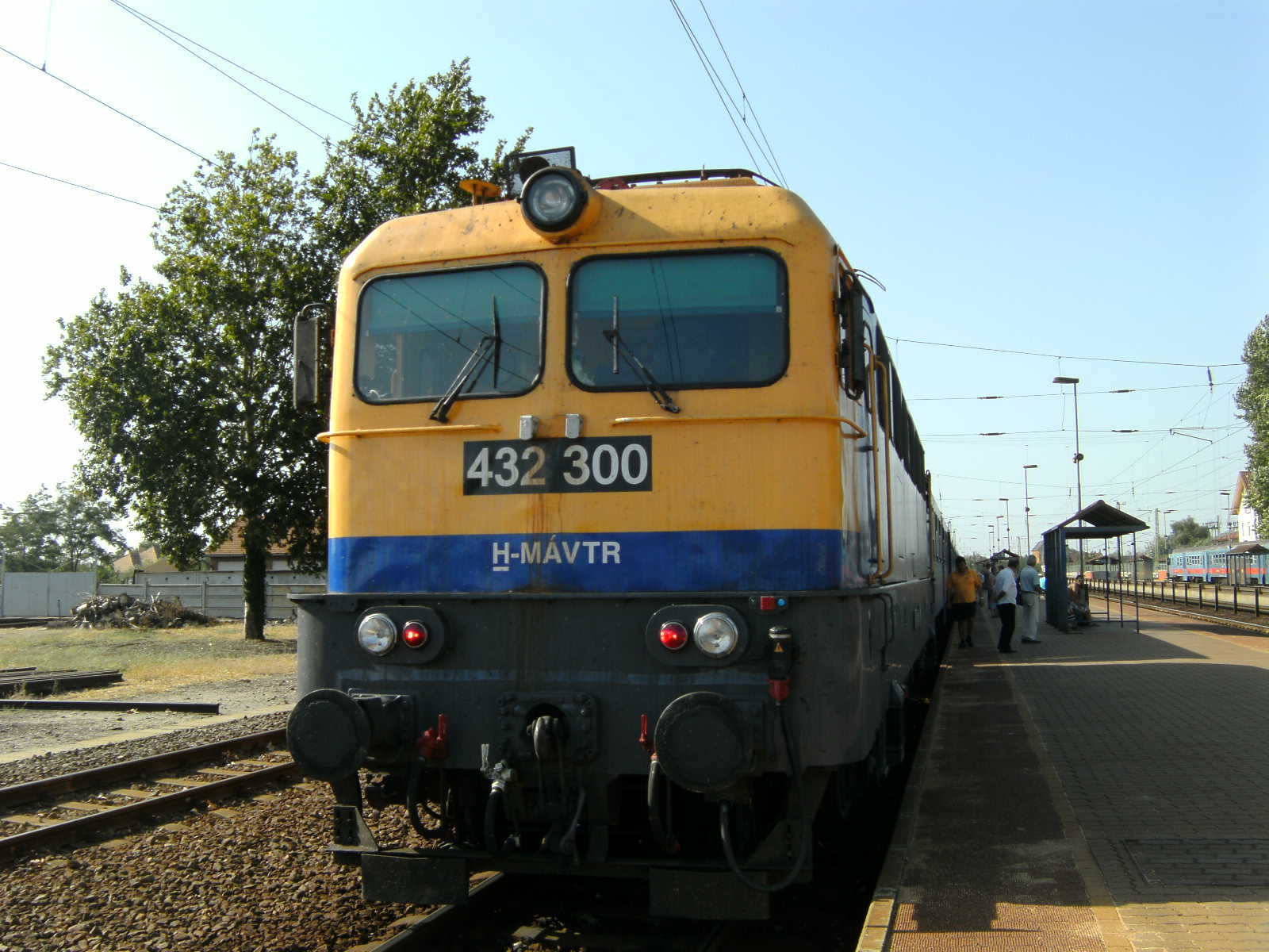 432 300 7