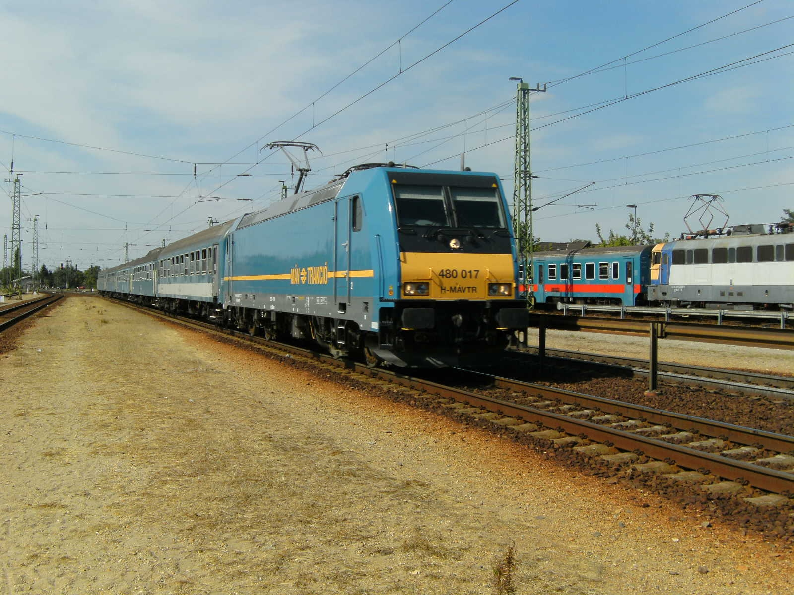 480 017