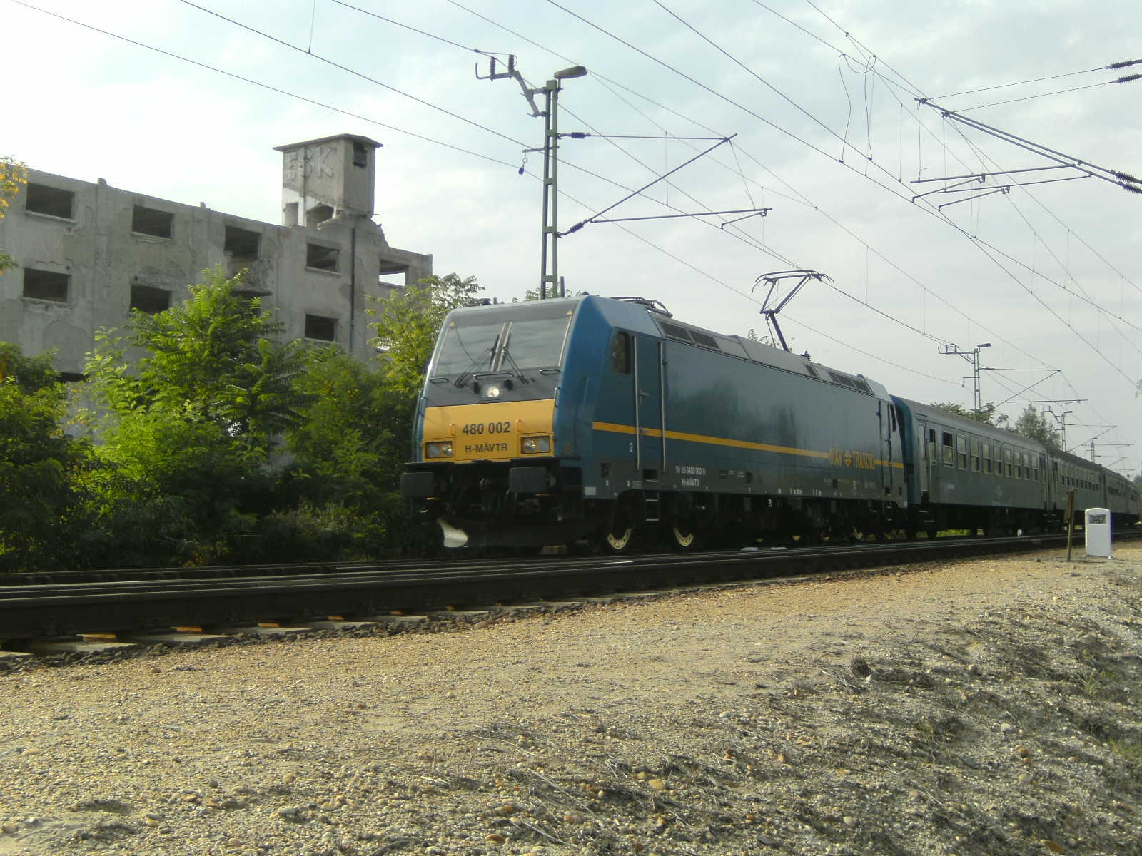 480 002