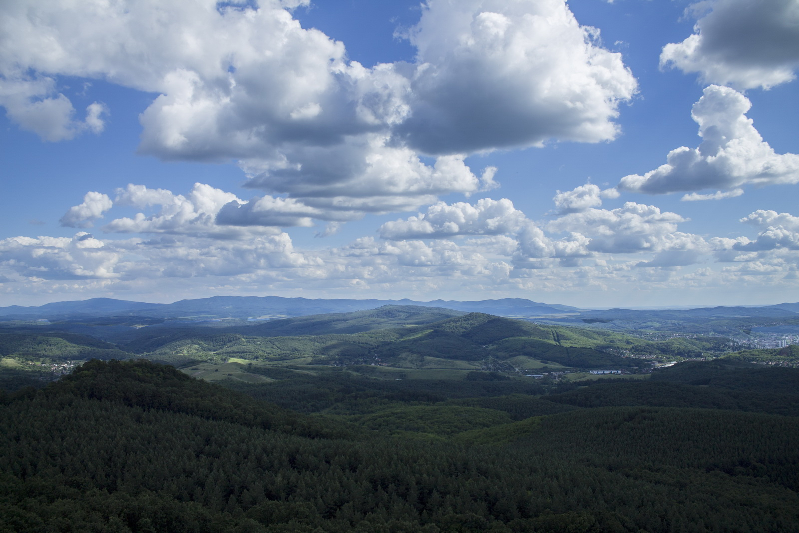 Kilátás a salgói várból