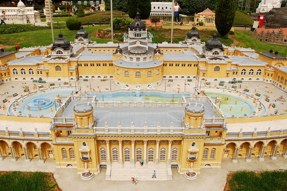 Széchenyi fürdő a Mini Europe Parkban