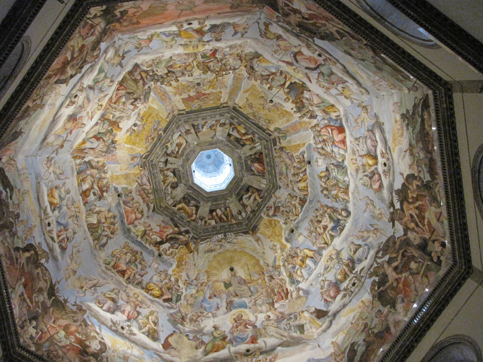 A kupola freskói