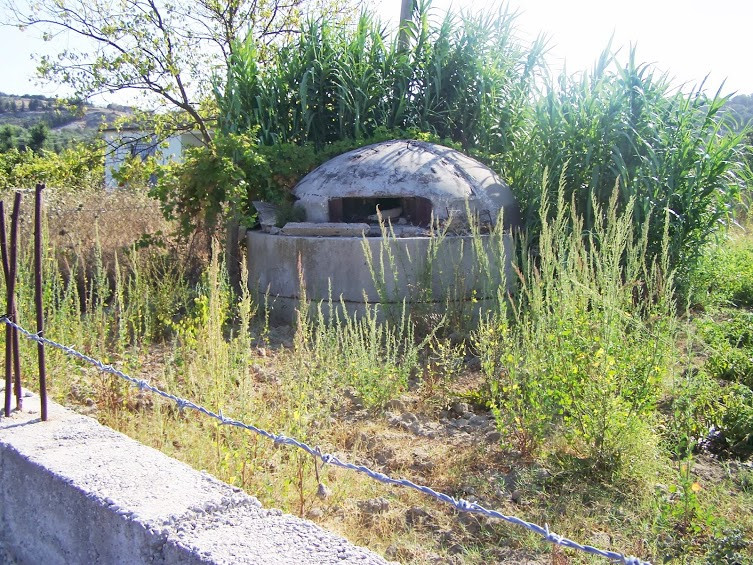 Bunker az út mentén
