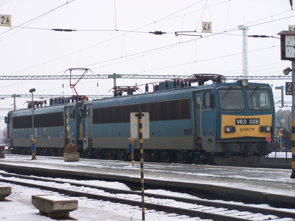 V63 - 028 + V63 - 014 Dombóvár (2010.01.07).