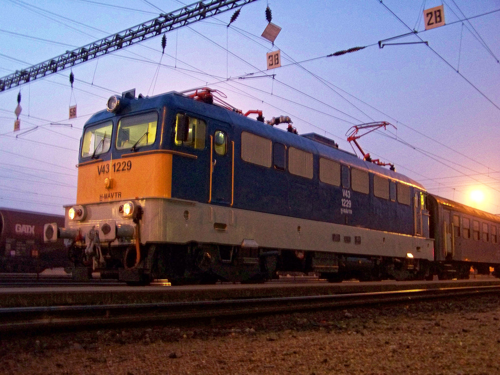 V43 - 1229 Dombóvár (2010.11.17).