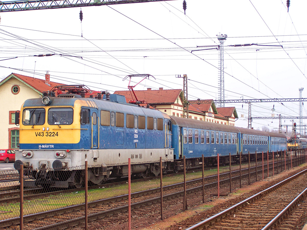 V43 - 3224 Dombóvár (2010.12.11).