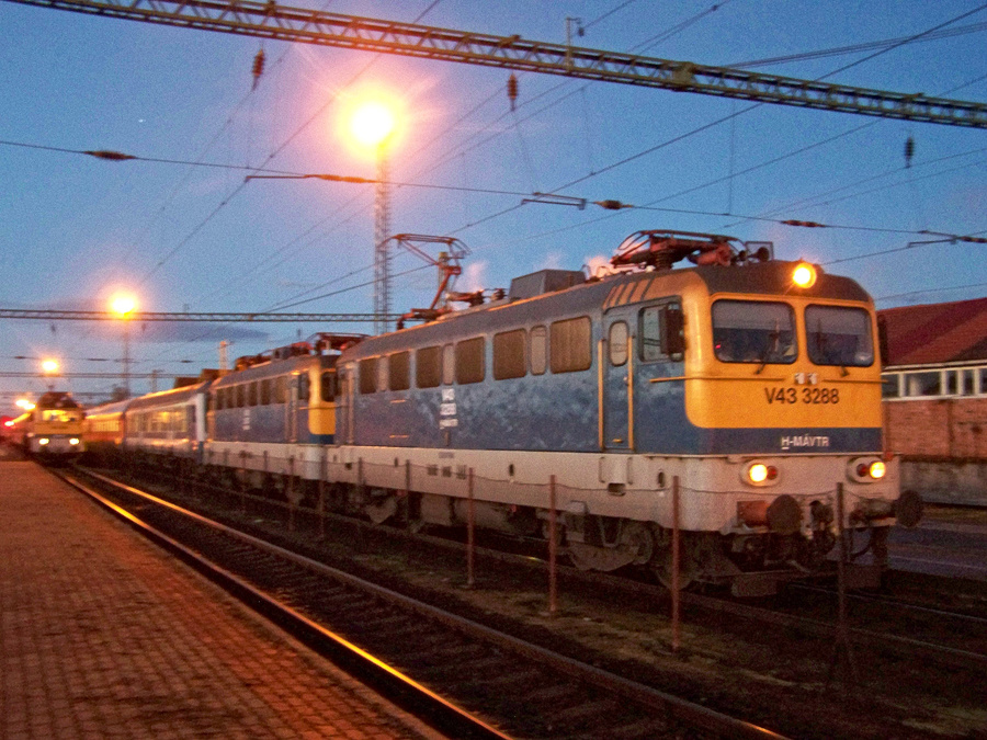 V43 - 3288 Dombóvár (2010.11.11).