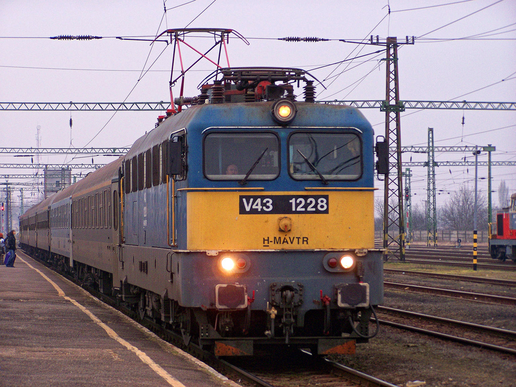 V43 - 1228 Kiskunfélegyháza (2011.02.19)02