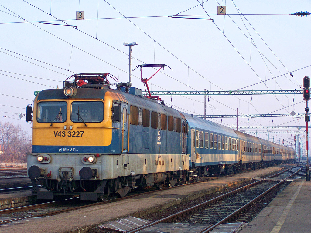 V43 - 3227 Sárbogárd (2011.03.05).