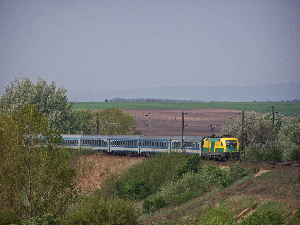 1047 504 - 4 Biatorbágy (2011.04.23)01