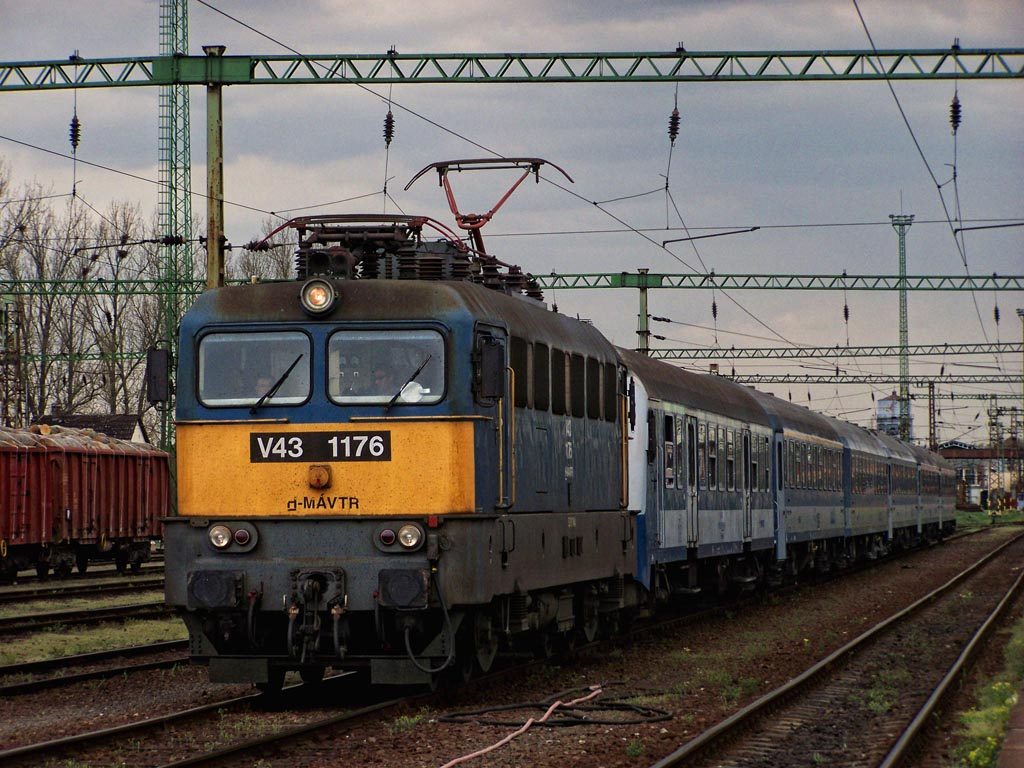 V43 - 1176 Dmbóvár (2011.04.11).