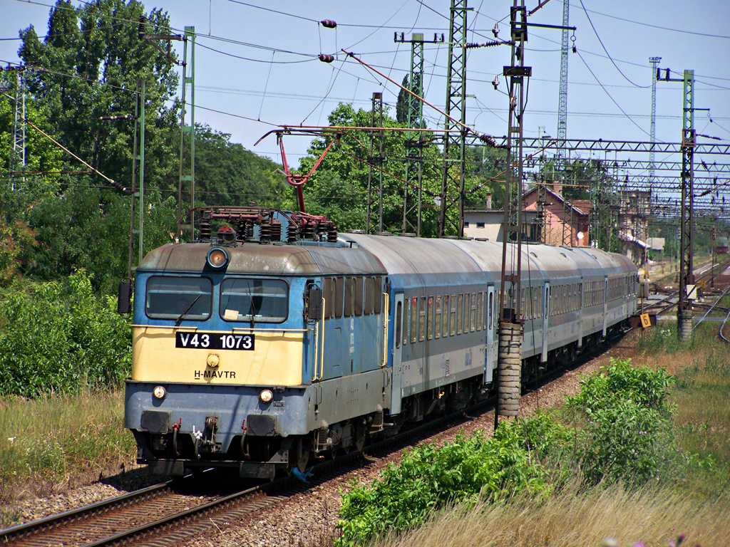 V43 - 1073 Pusztaszabolcs (2011.07.11).