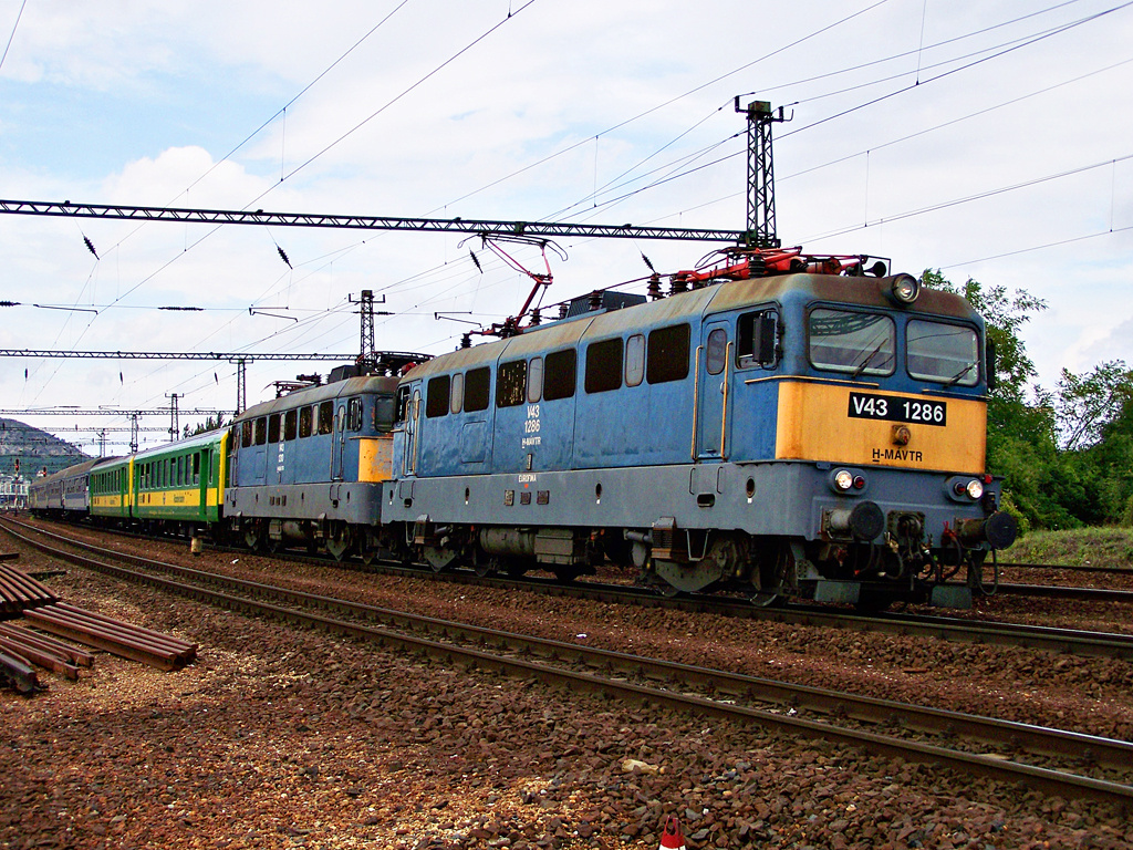 V43 - 1286 + V43 - 1310 Kelenföld (2011.07.309)