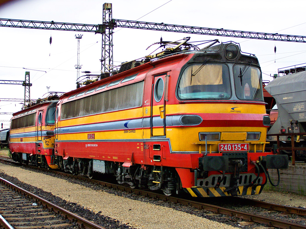 240 135 - 4 + 240 001 - 8 Kelenföld (2011.07.23).