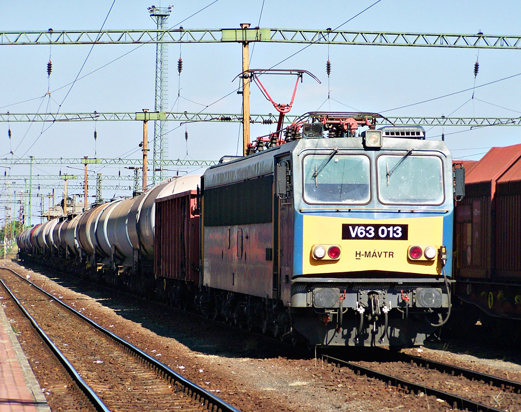 V63 - 013 Dombóvár (2011.09.30).