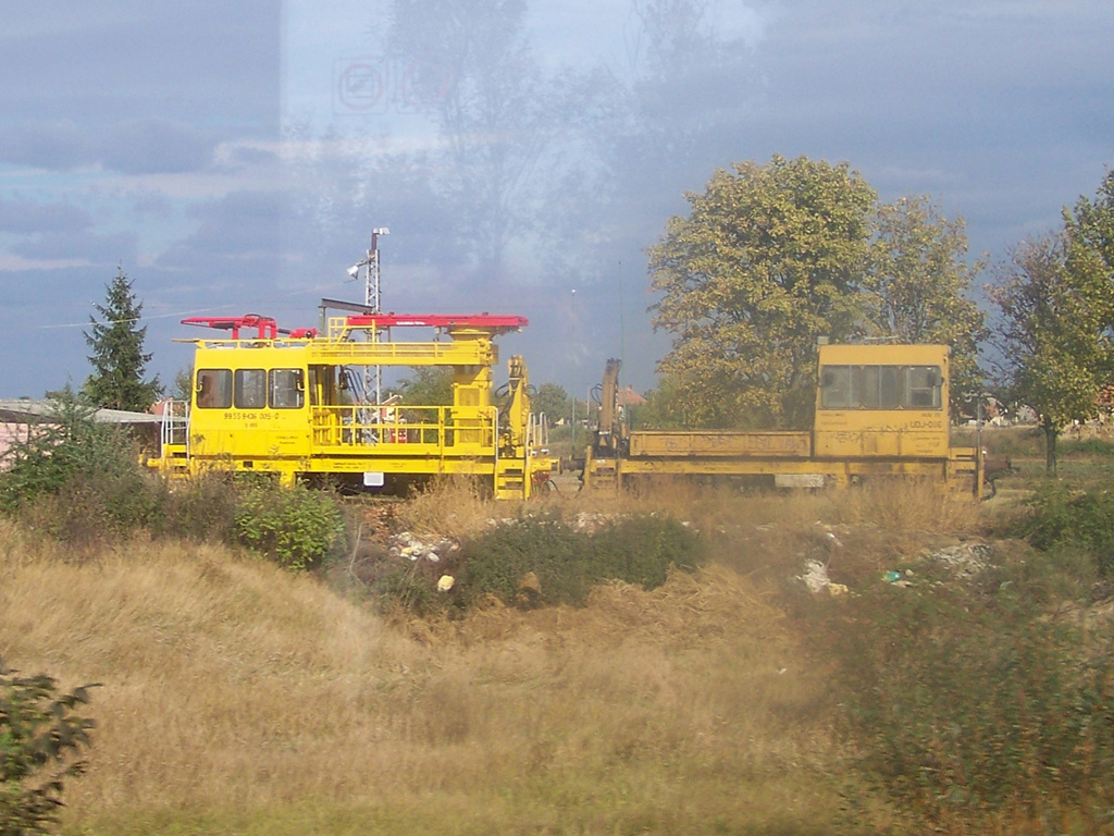 Fj - 005 + UDJ - 006 Újszász (2011.10.15).