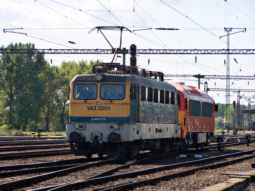 V43 - 3201 + M41 - 2171 Dombóvár (2011.09.23).