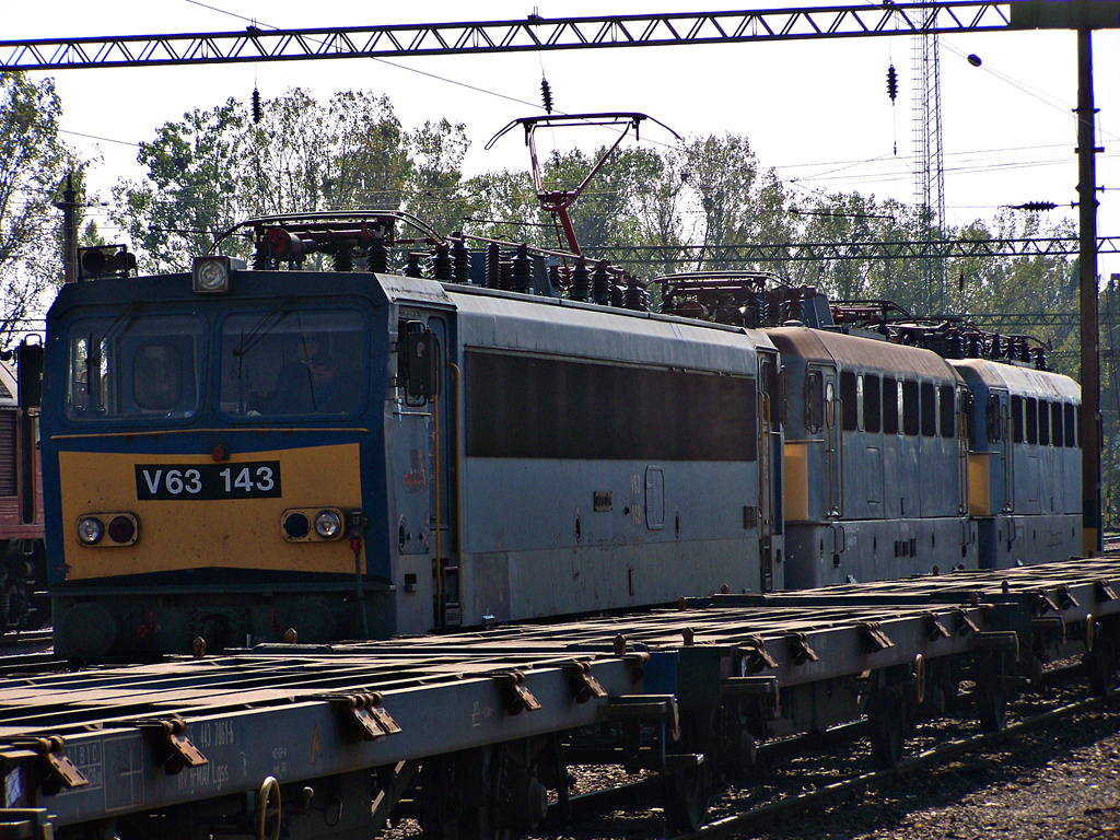 V63 - 143 + V43 - 1071 + V43 - 1046 Dombóvár (2011.09.28).