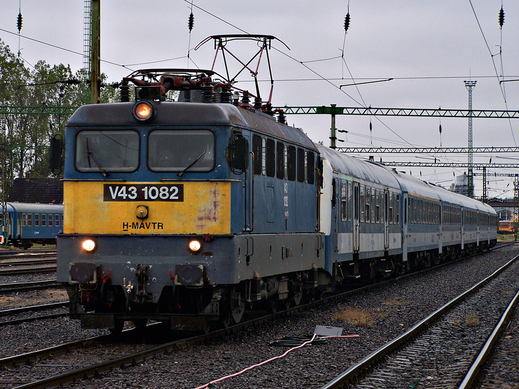 V43 - 1082 Dombóvár (2011.09.20).