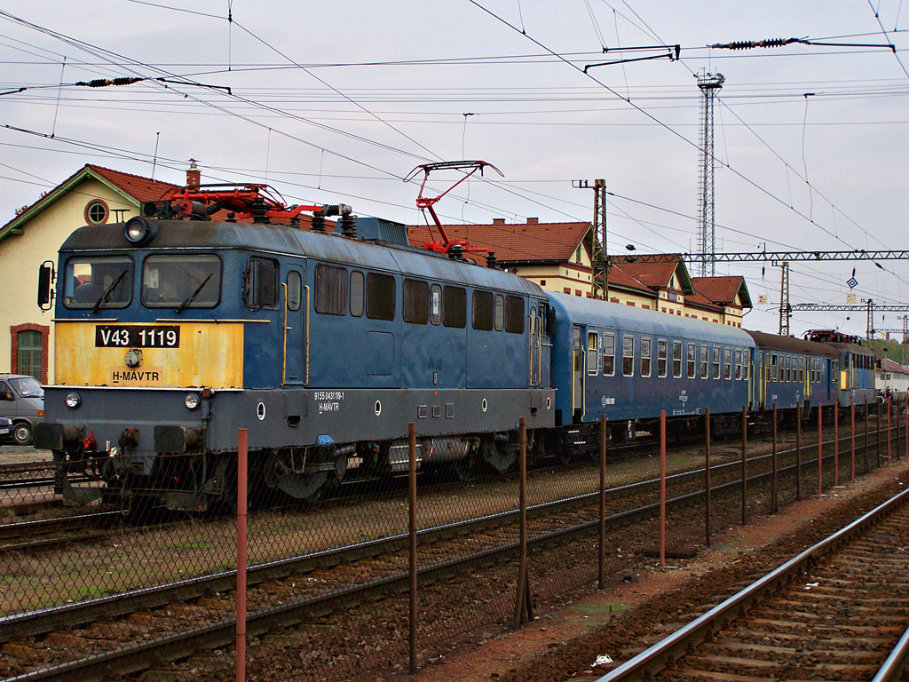 V43 - 1119 Dombóvár (2011.10.27).