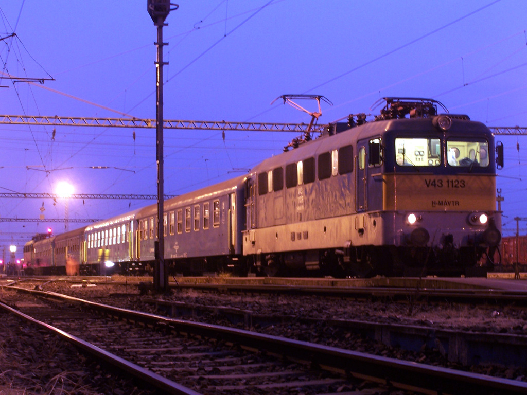 V43 - 1123 Dombóvár (2011.09.21).