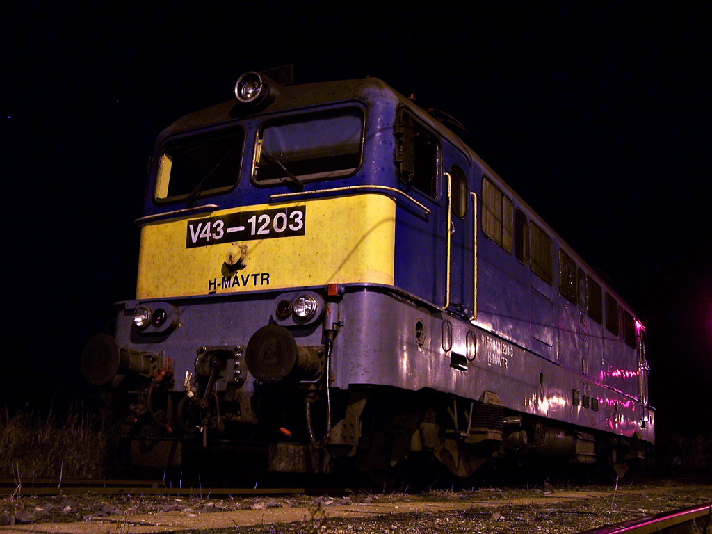 V43 - 1203 Sárbogárd (2011.10.15).