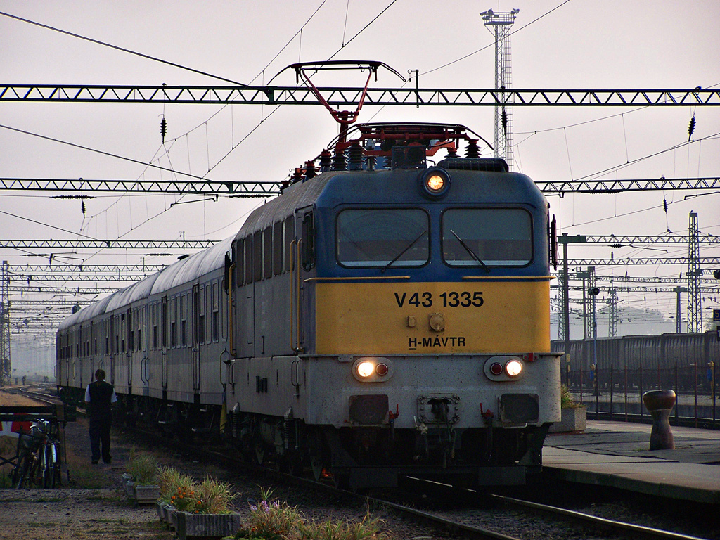 V43 - 1335 Dombóvár (2011.09.22).