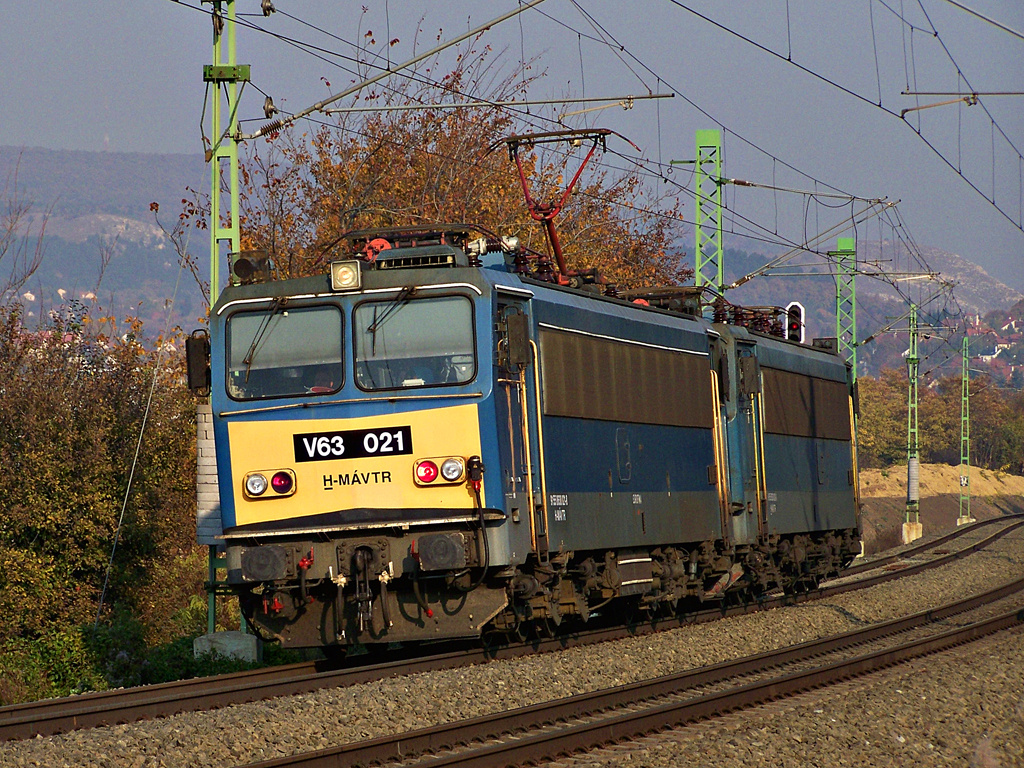 V63 - 021 Törökbálint (2011.10.31).