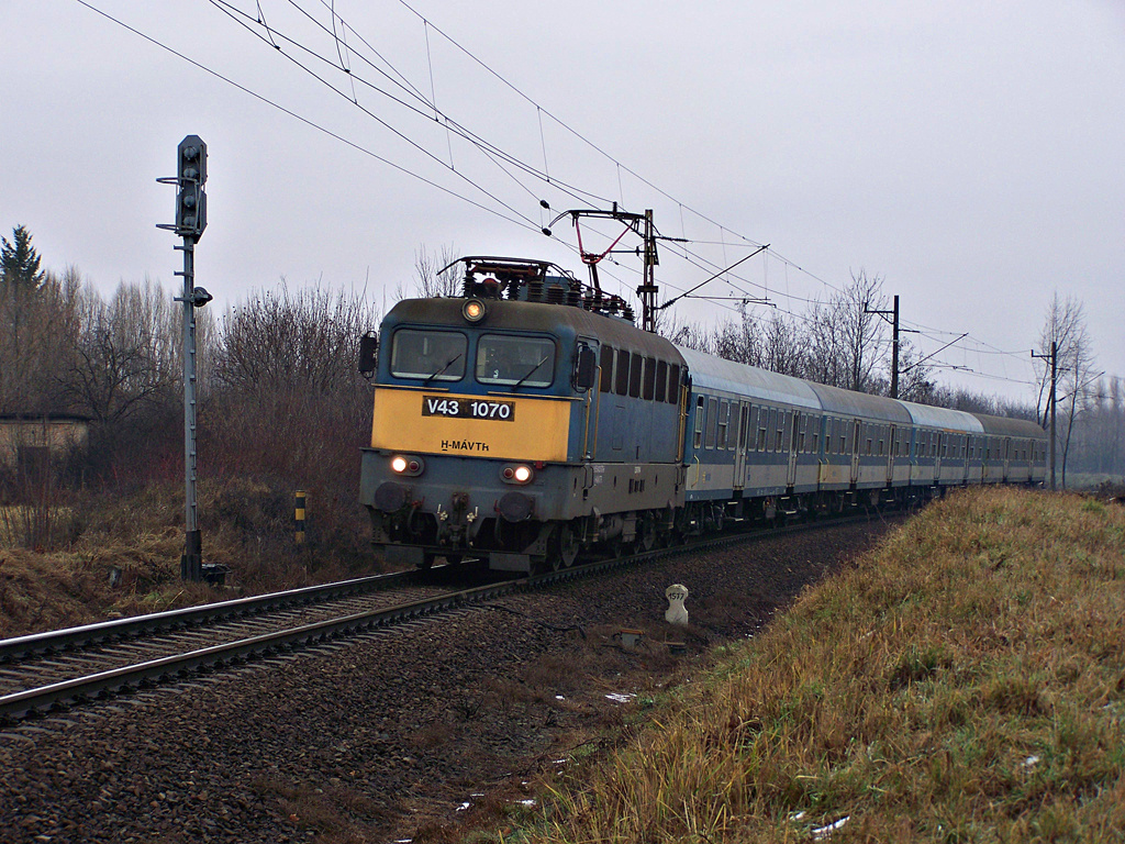 V43 - 1070 Dombóvár (2011.12.27).