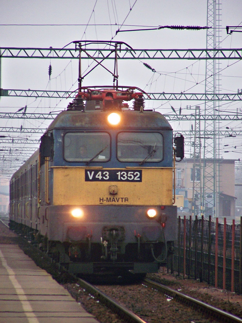 V43 - 1352 Dombóvár (2011.11.30).