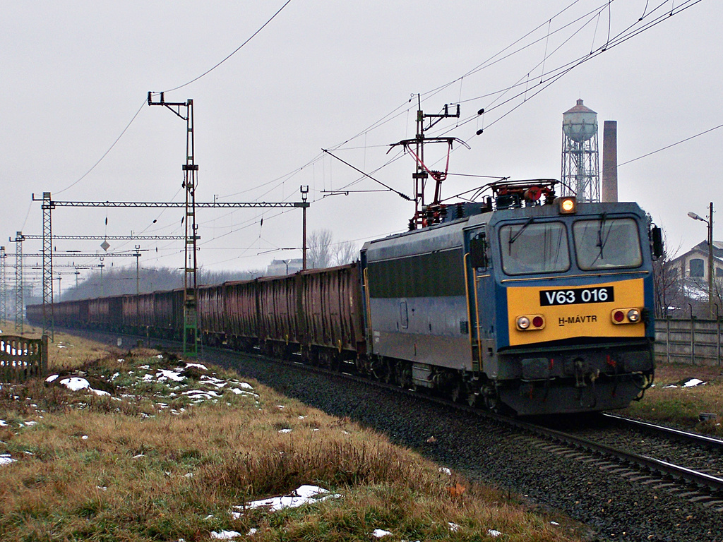 V63 - 016 Dombóvár (2011.12.27).