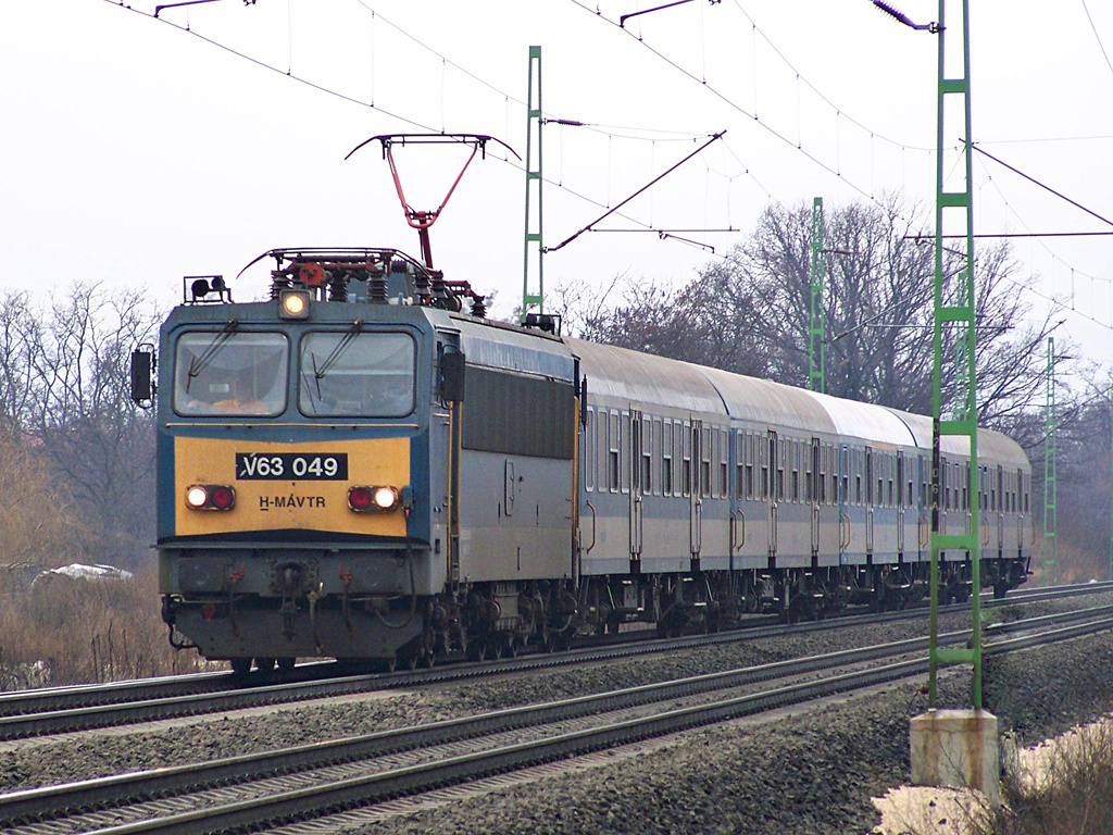 V63 - 049 Törökbálint (2011.12.30).