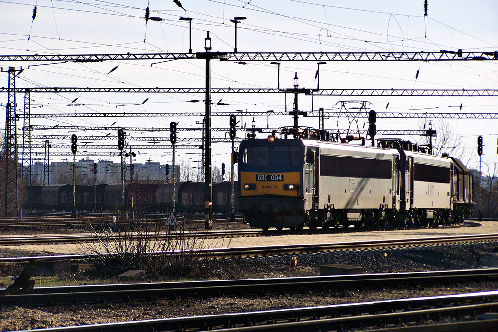 630 004 + 630 150 Kelenföld (2012.01.07)03