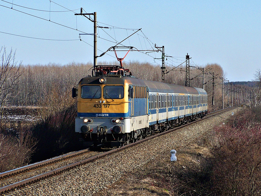 433 197 Dombóvár (2012.02.25).