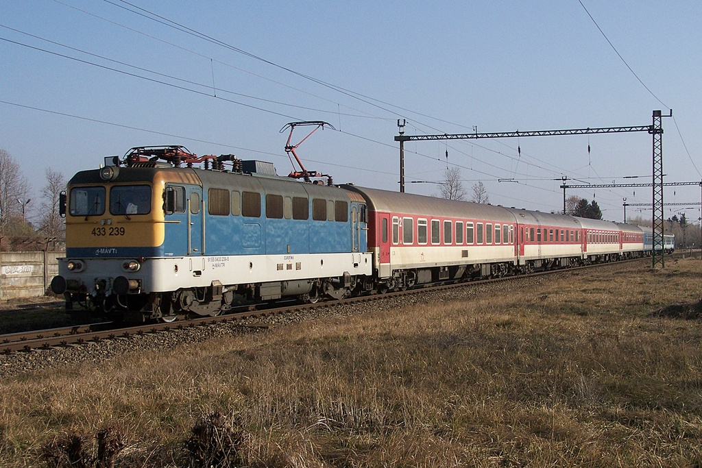 433 239 Dombóvár (2012.03.16)