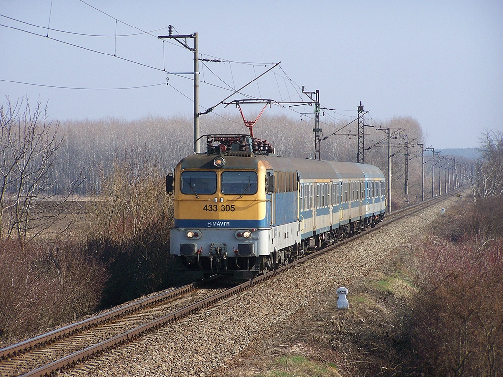 433 305 Dombóvár (2012.03.16)