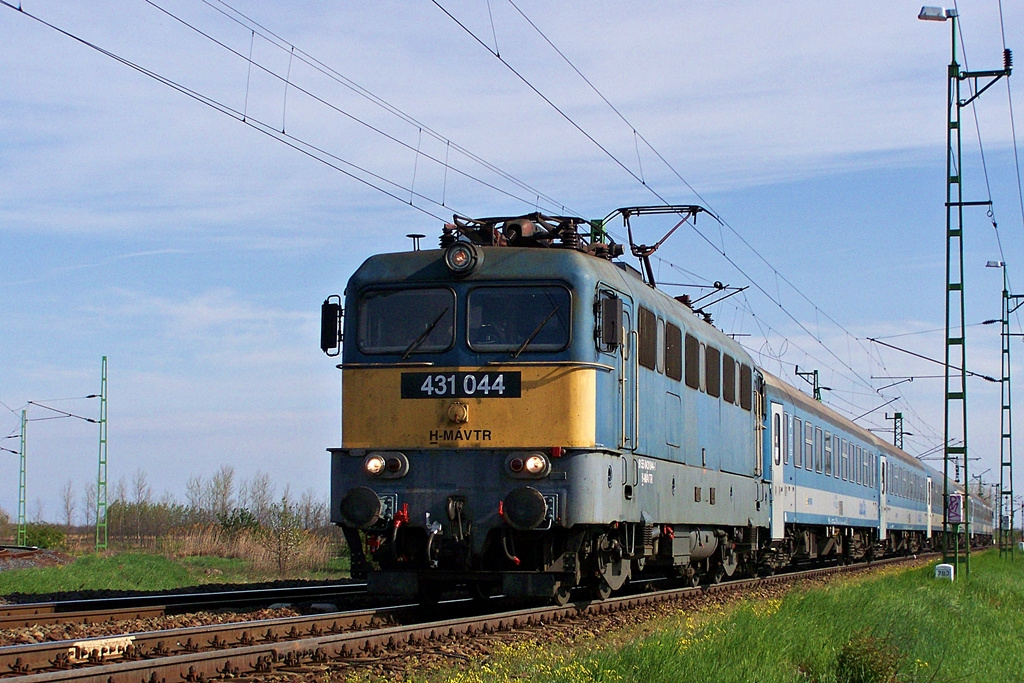 431 044 Sárbogárd (2012.04.22).01