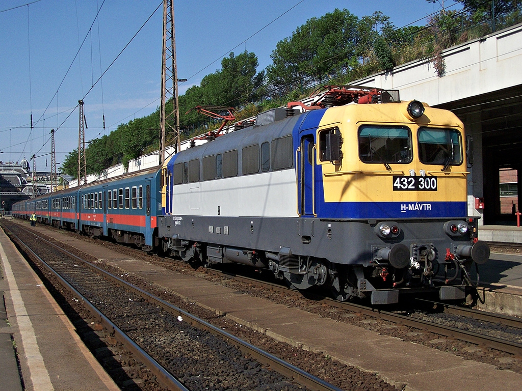 432 300 Nyugati pu. (2012.05.01).