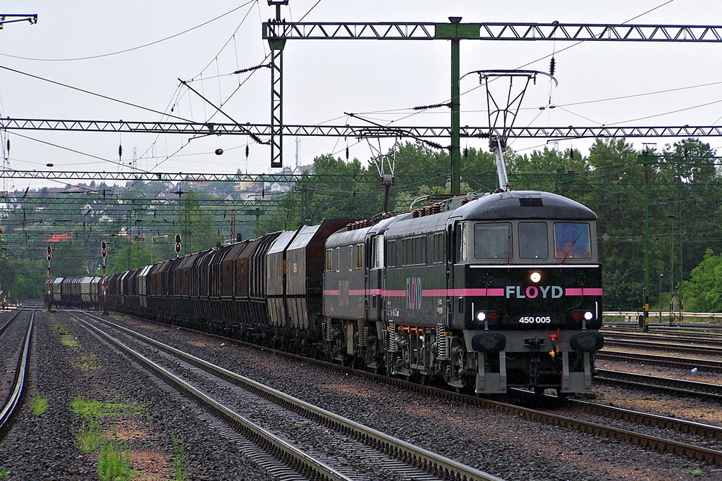 450 005 + 450 004 Kelenföld (2012.06.25)01