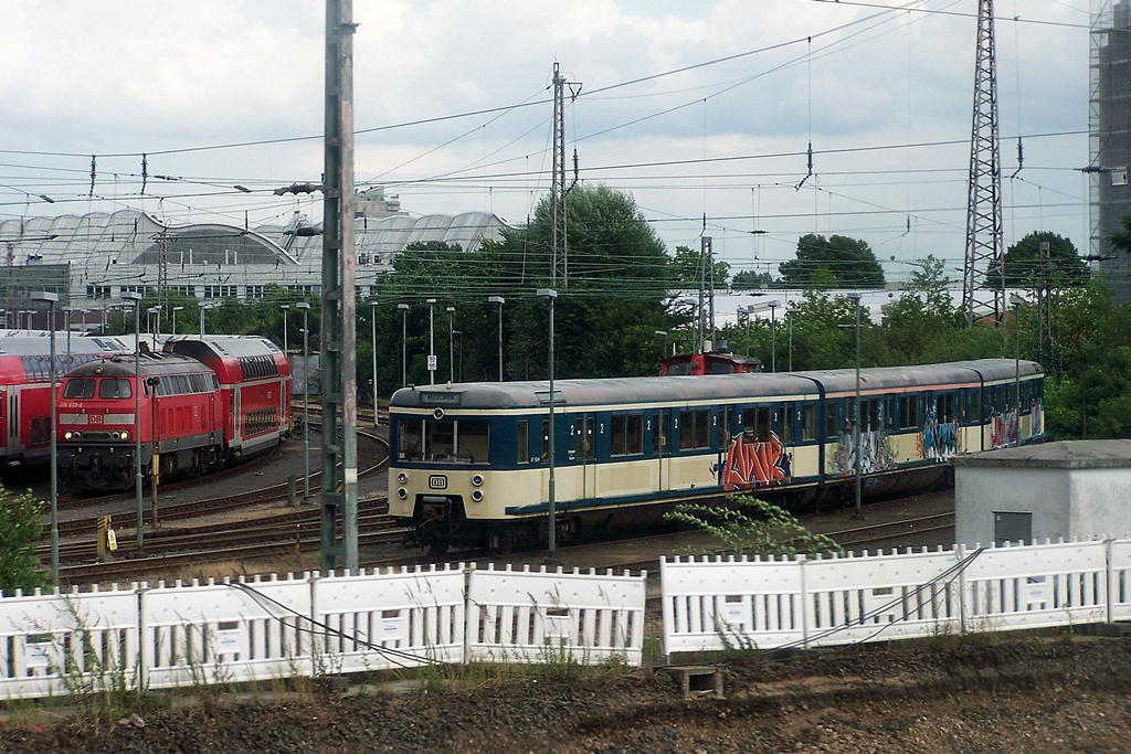 218 333 - 3 Hamburg Hbf (2012.07.11).