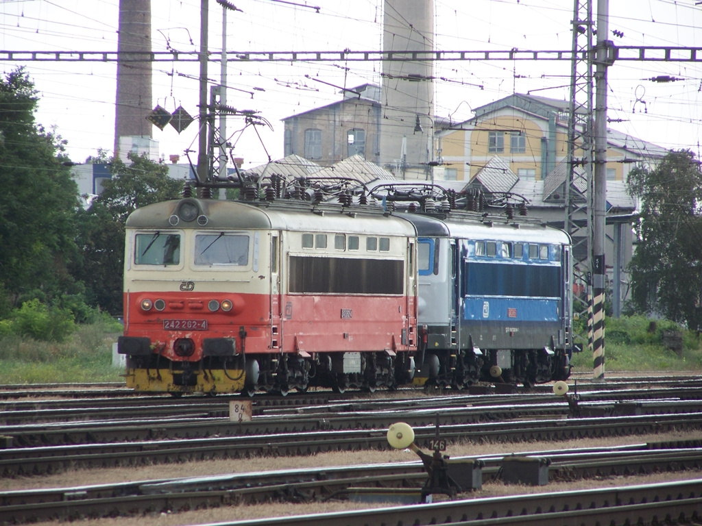 242 262 + 242 246 Breclav (2012.08.13).