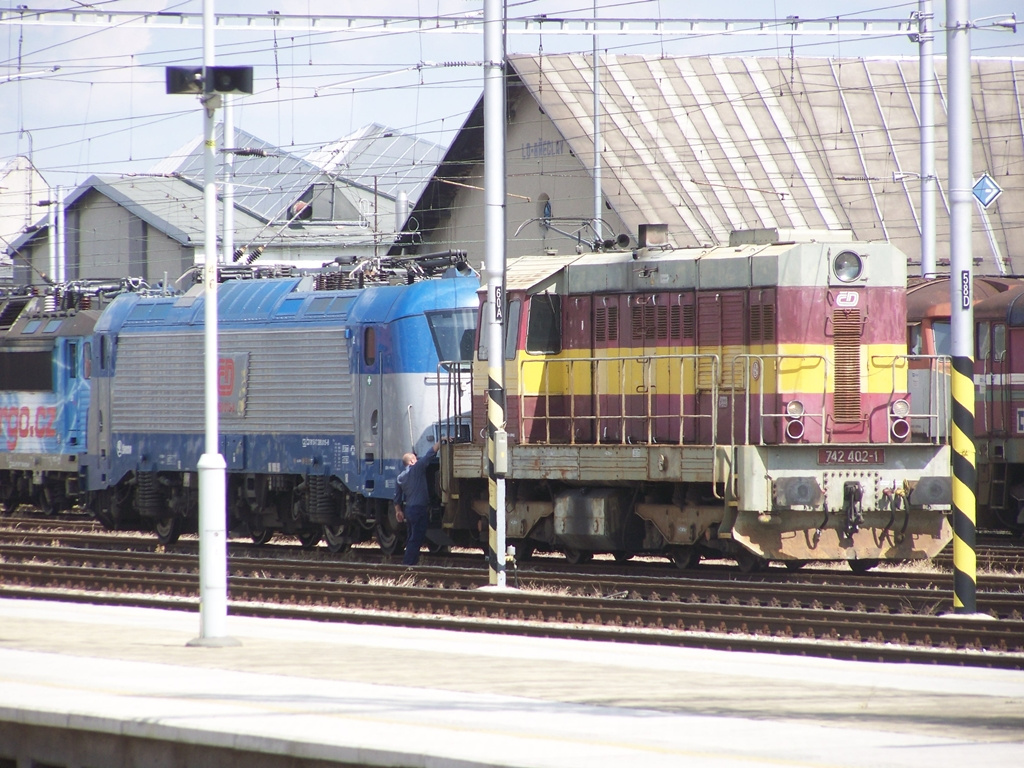 742 402 + 380 015 Breclav (2012.08.13).