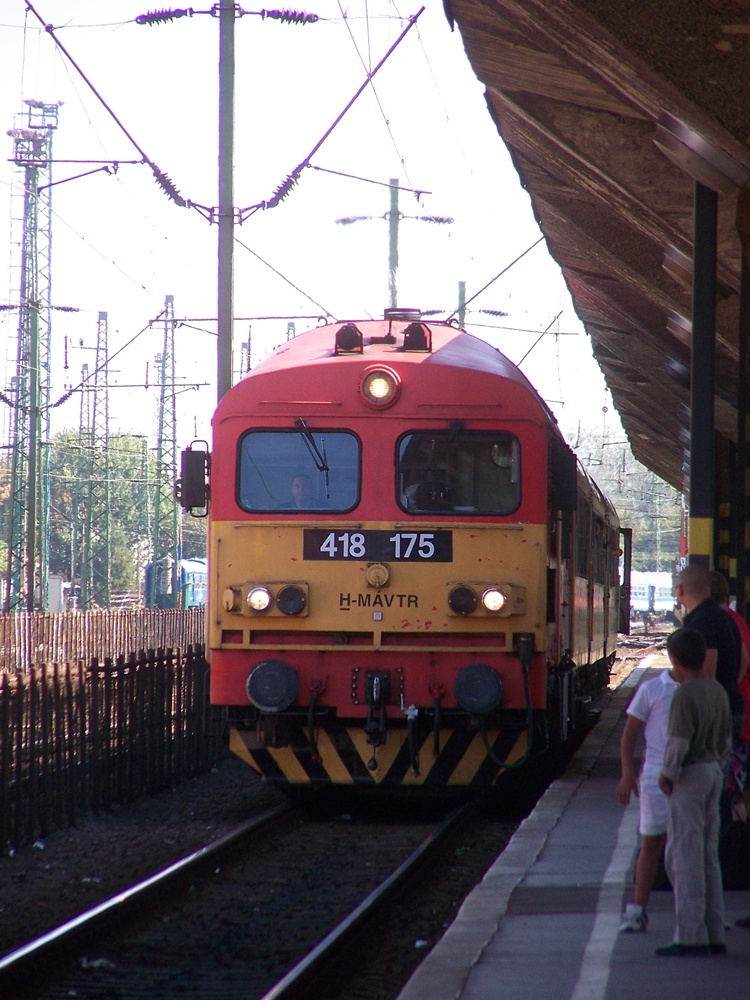 418 175 Miskolc-Tiszai (2012.09.09).01