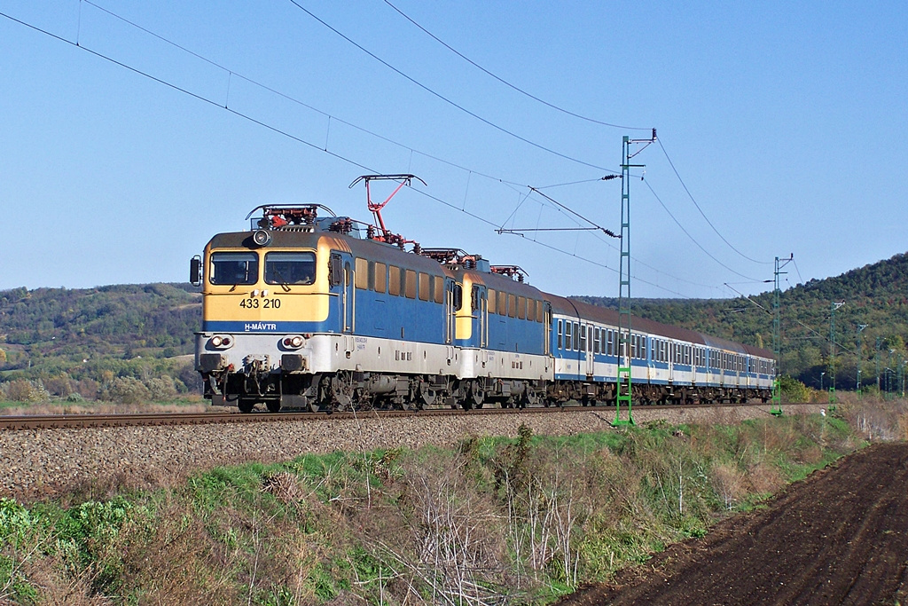 433 210 + 433 187 Döbrököz (2012.10.31).