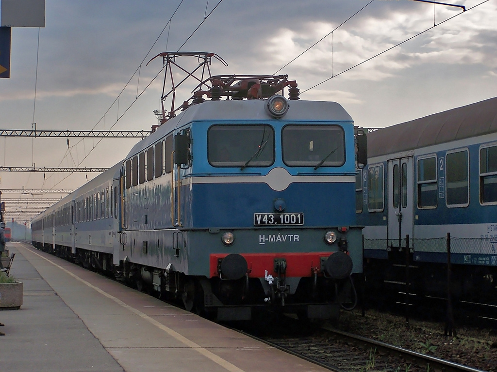 V43 - 1001 Dombóvár (2014.04.18)01.