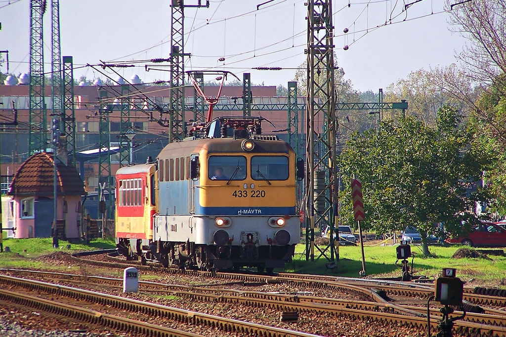 433 220 + 117 239 Dombóvár (2014.09.30).