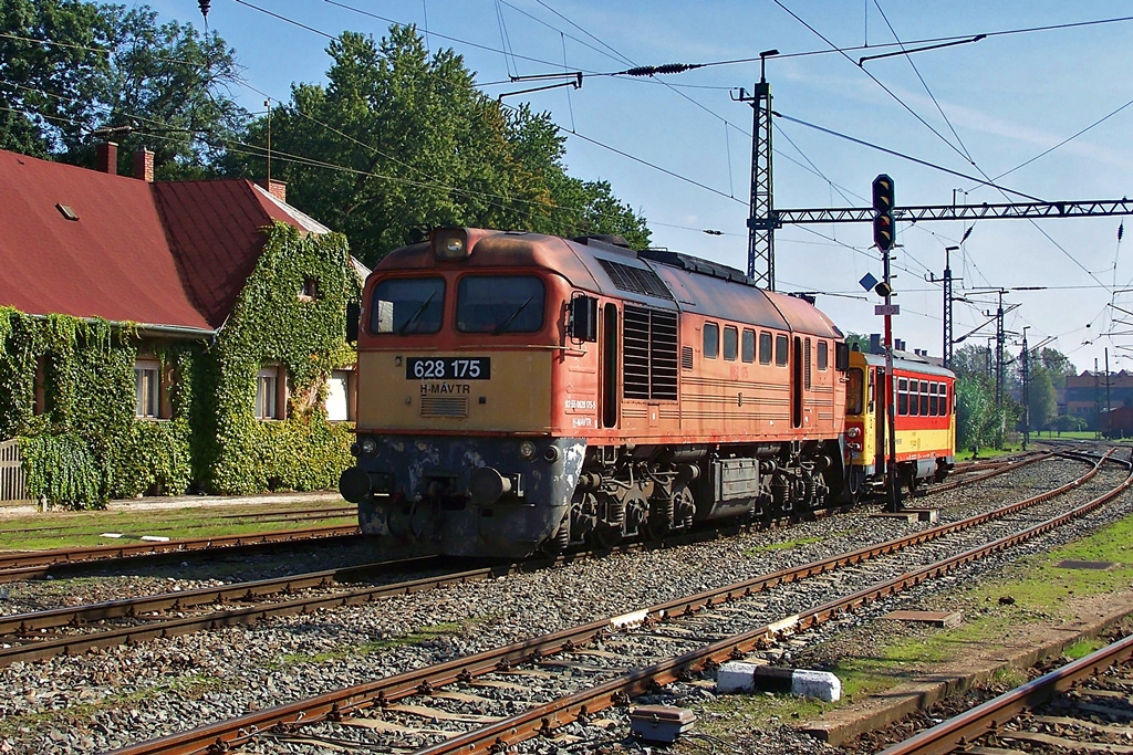 628 175 + Bzmot - 199 Dombóvár alsó (2014.09.30).