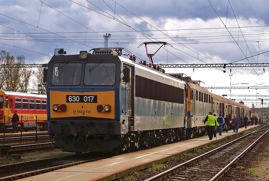 630 017 + 433 242 Dombóvár (2014.10.17)