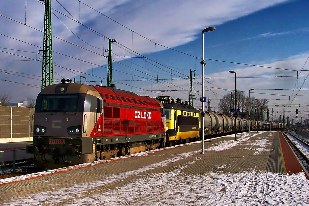 753 604 + 242 287 Vác (2014.12.31).